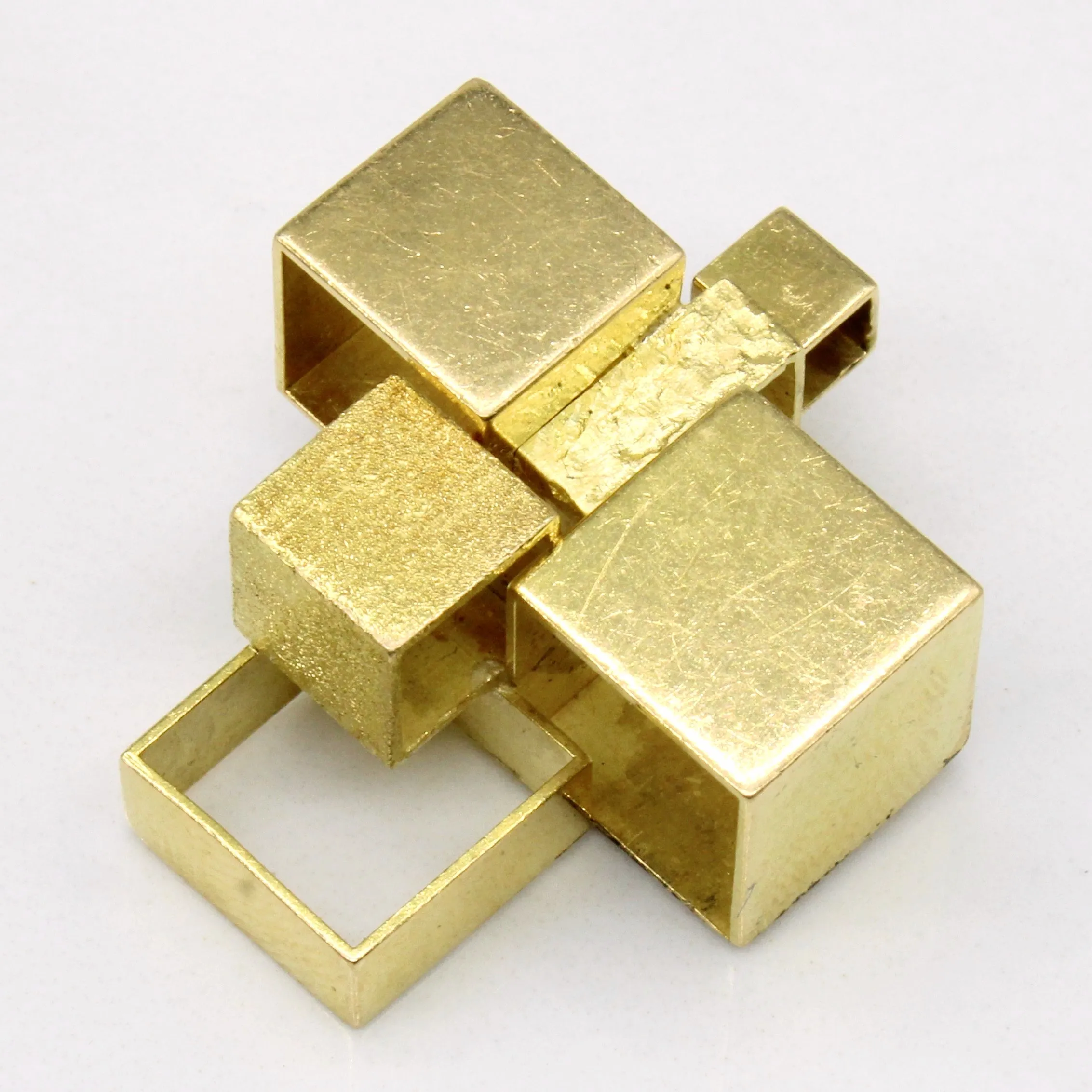'Cavelti' 18k Gold Cube Pendant |