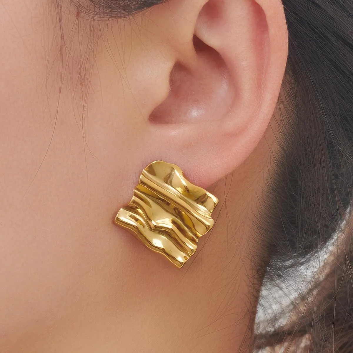 Chunky Gold Stud Earrings for Women Thick Rectangle Stud Earrings Large Gold Geometric Earrings Minimalist Statement Square Seashell Earrings Trendy Jewelry