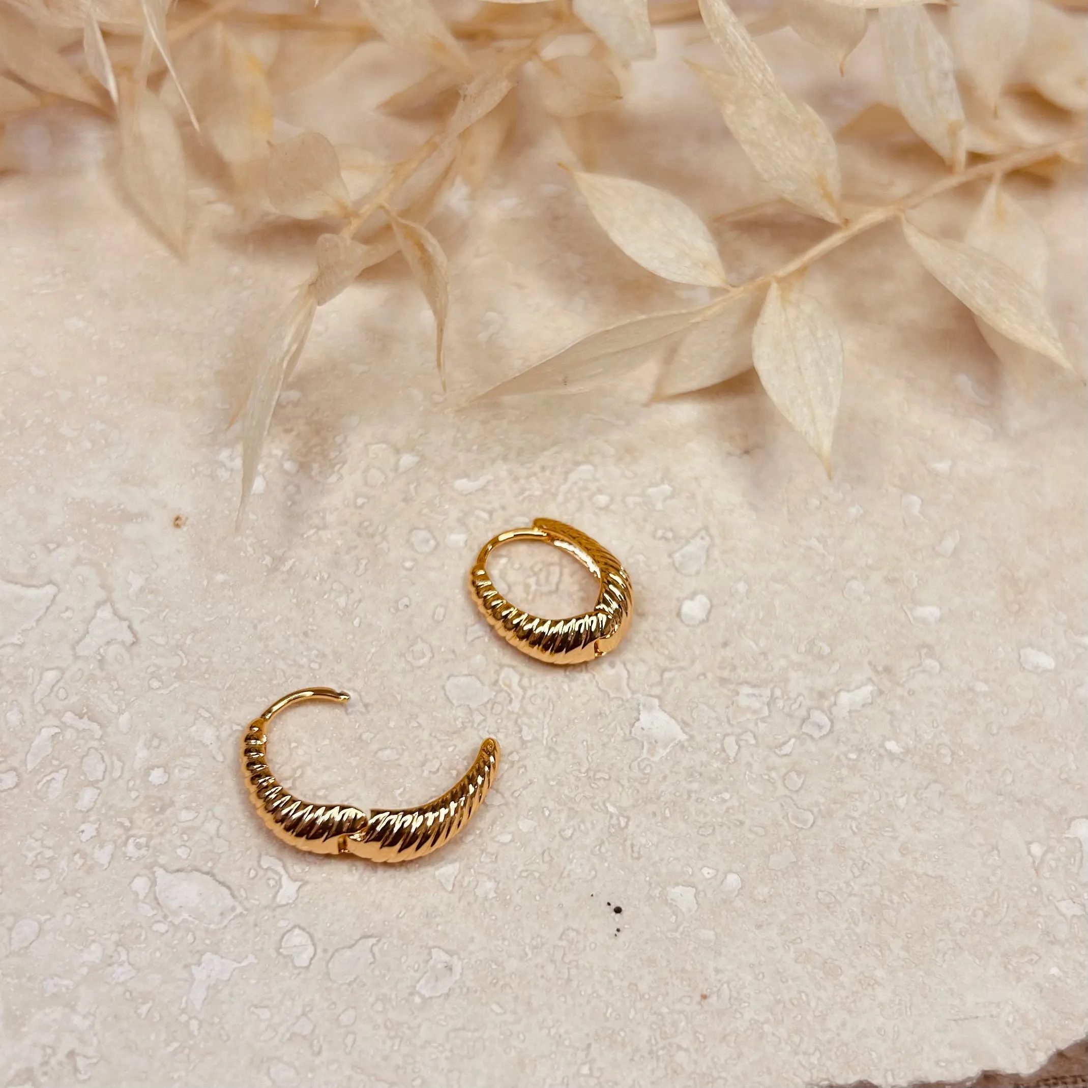 Everyday Oval Ribbon Hoop Earrings
