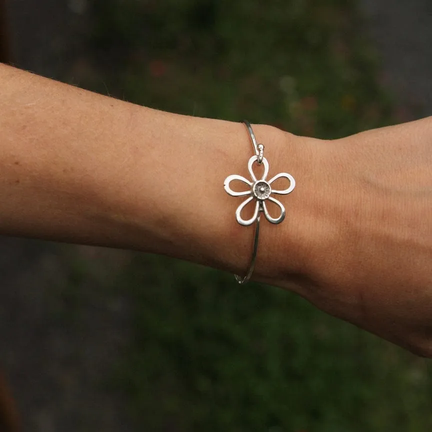 Five Petal Flower Clasp Bangle Bracelet