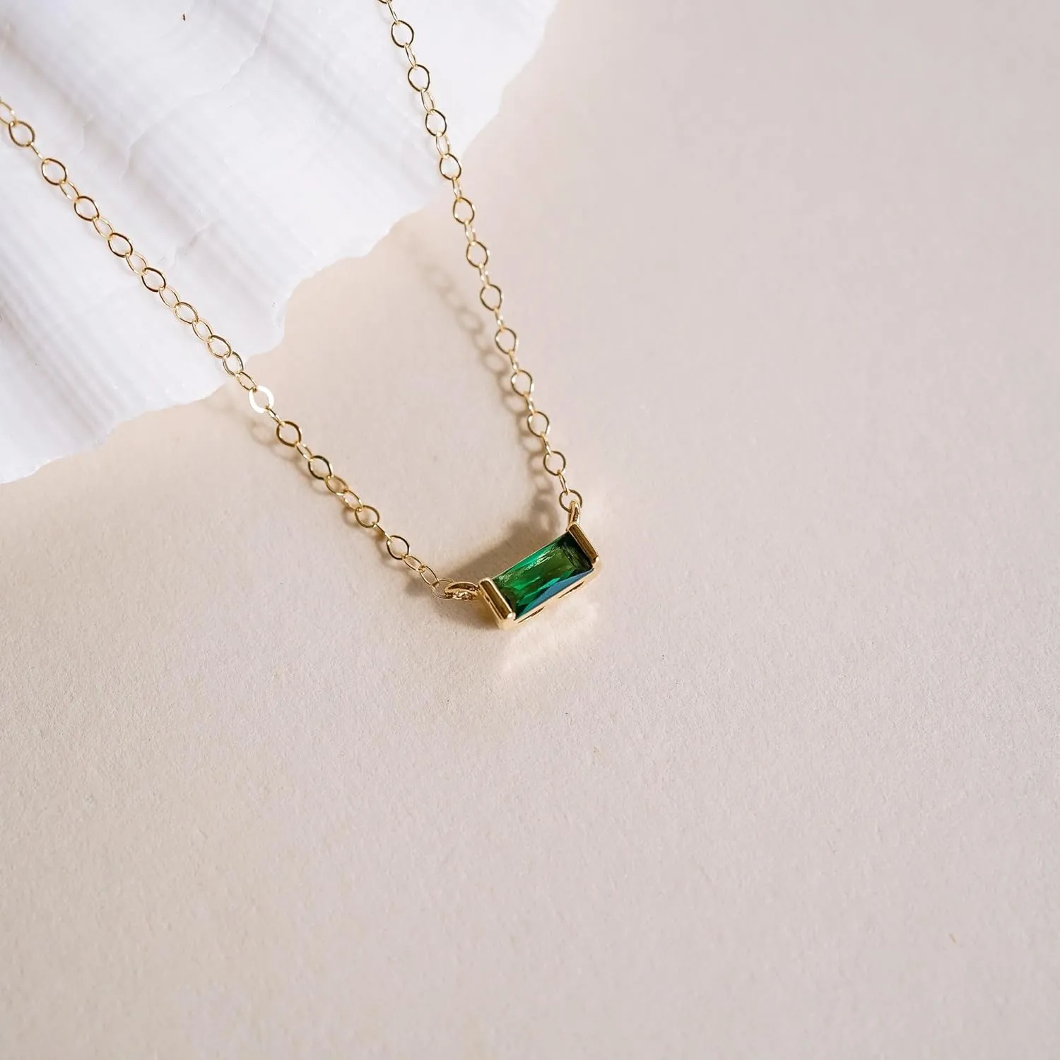 Gold Necklace for Women,Dainty Gold Necklace 14K Gold Plated Cubic Zirconia Pendant Necklace Diamond Choker Necklace for Women Cute Crystal Necklaces Aesthetic Gold Jewelry Birthday Gift