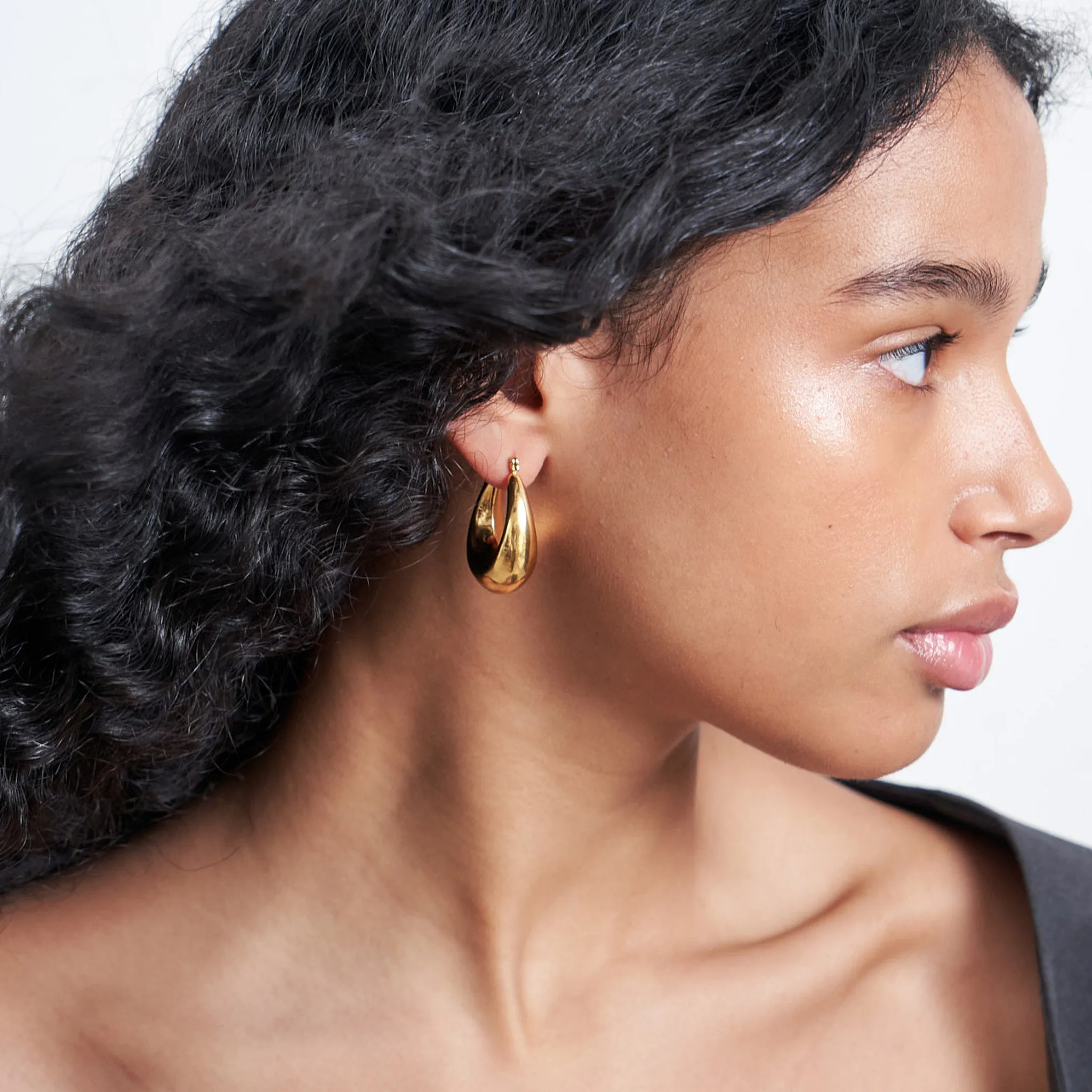 Oval Chunky Hoop Earrings in Gold