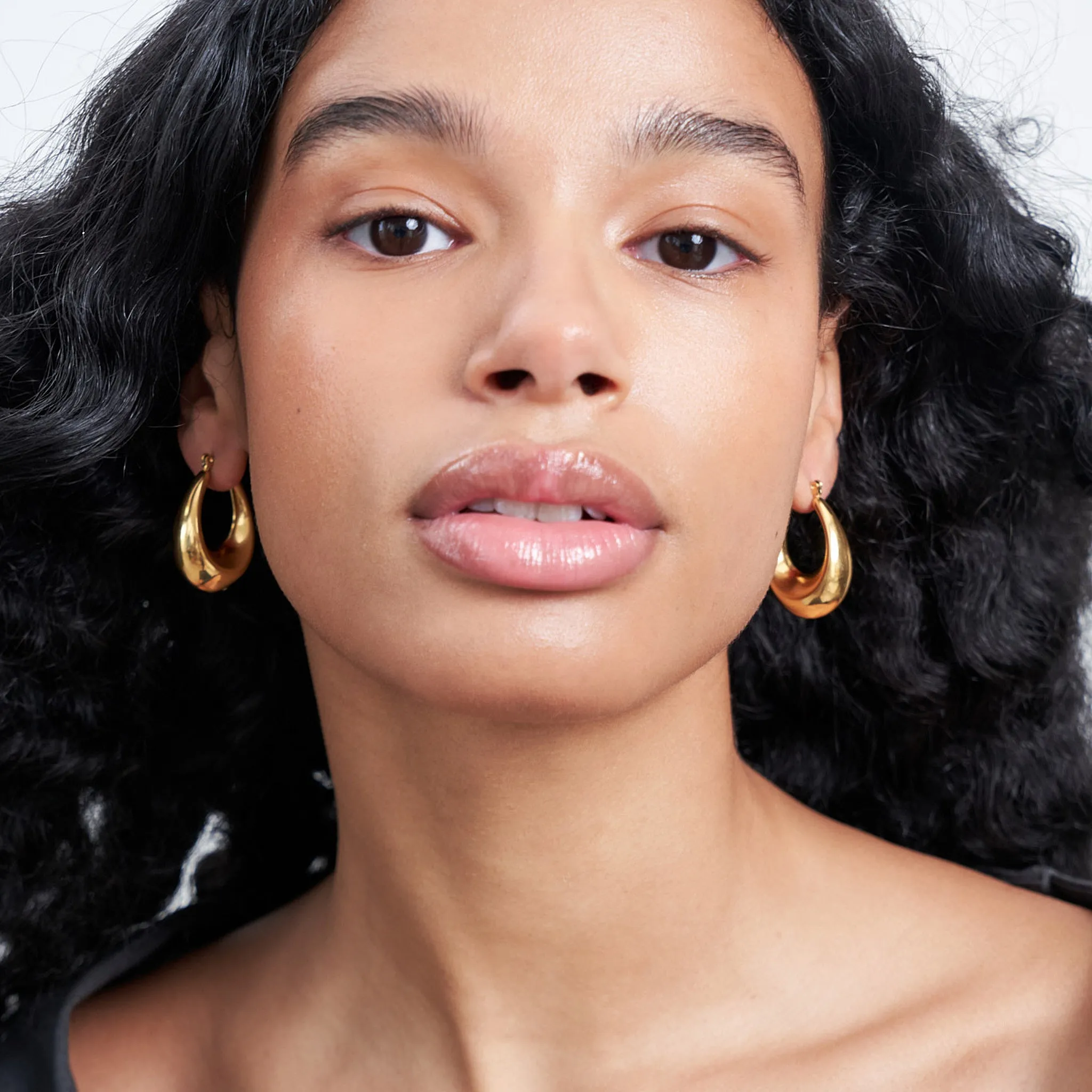 Oval Chunky Hoop Earrings in Gold