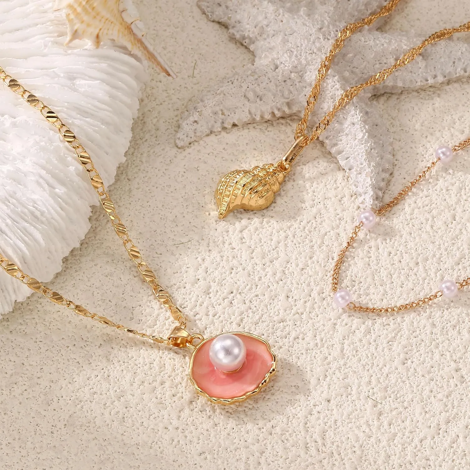 Shell Necklace for Women Gold Layered Conch Seashell Starfish Pendant Necklace Boho Summer Beach Vacation Jewelry for Women