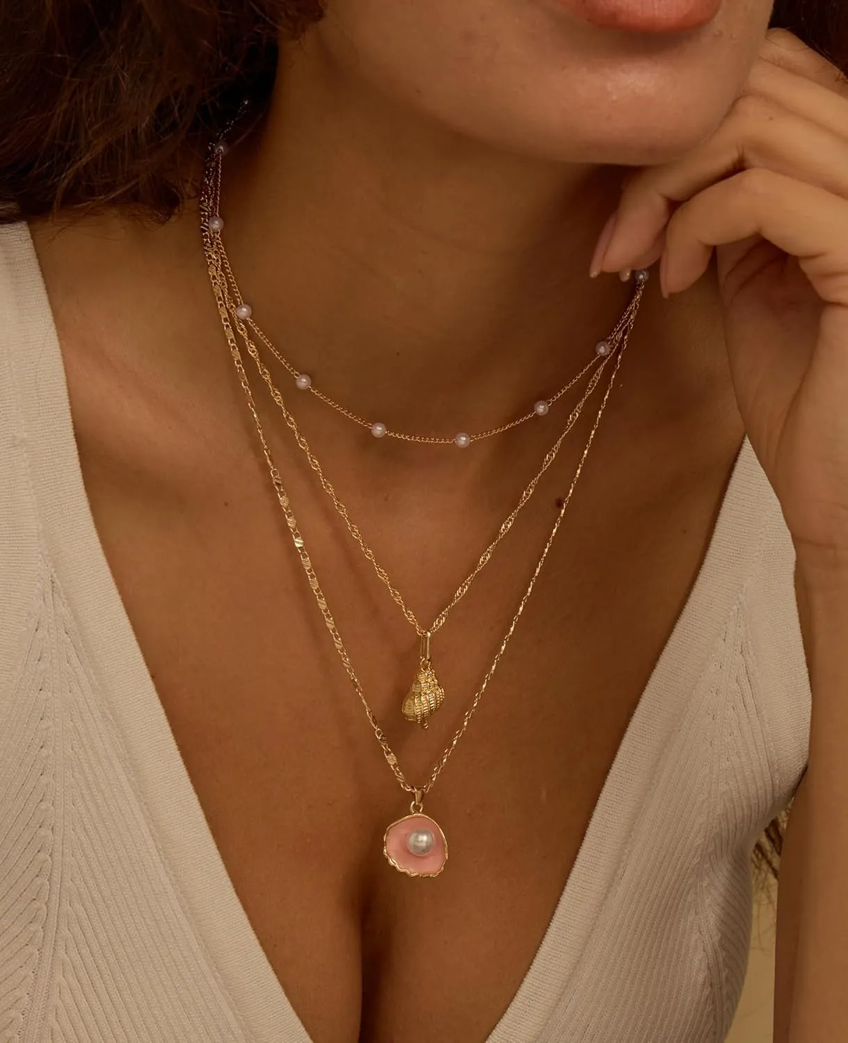 Shell Necklace for Women Gold Layered Conch Seashell Starfish Pendant Necklace Boho Summer Beach Vacation Jewelry for Women