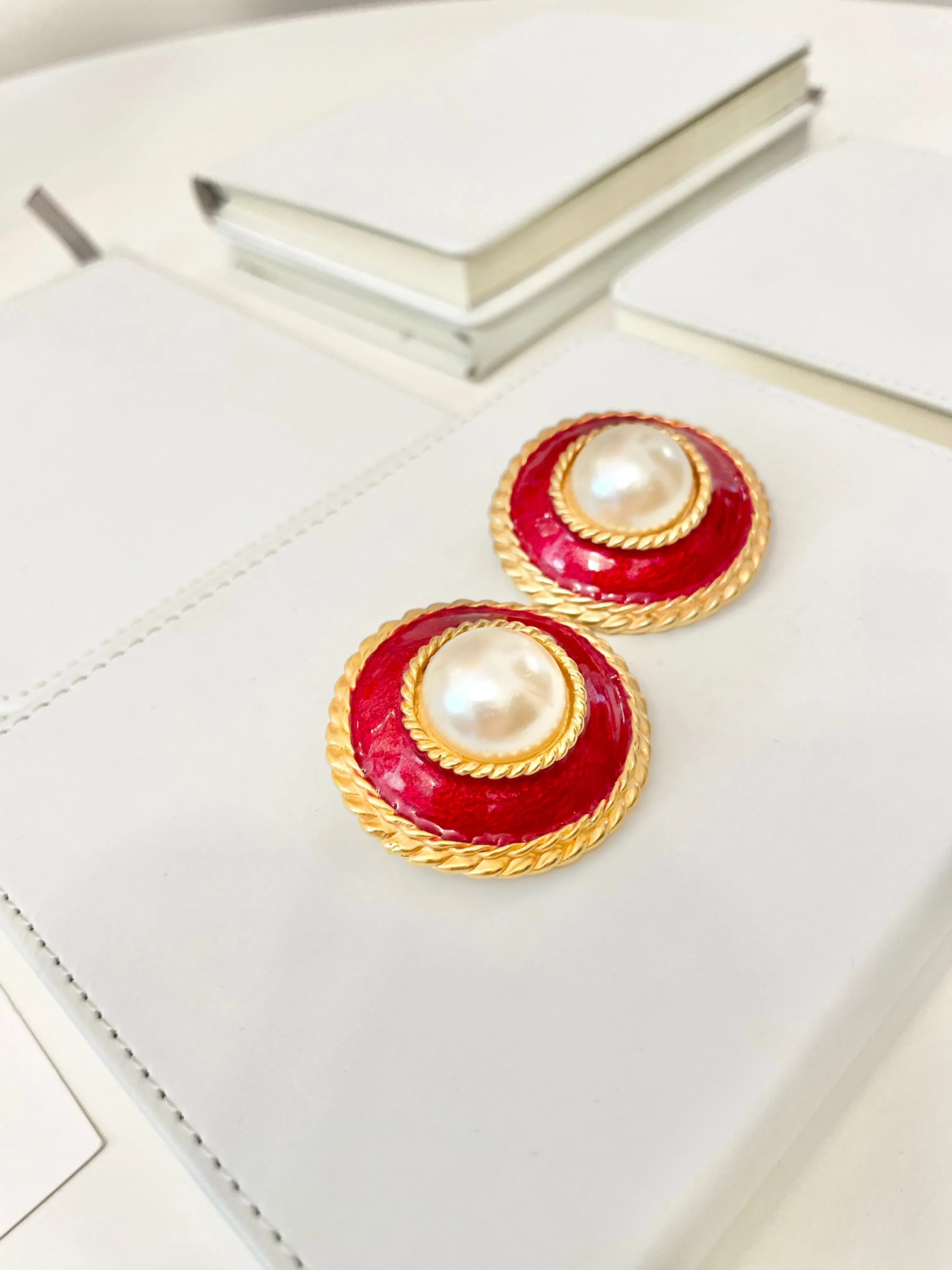The Socialite.. and her love of large pearls! oh my..