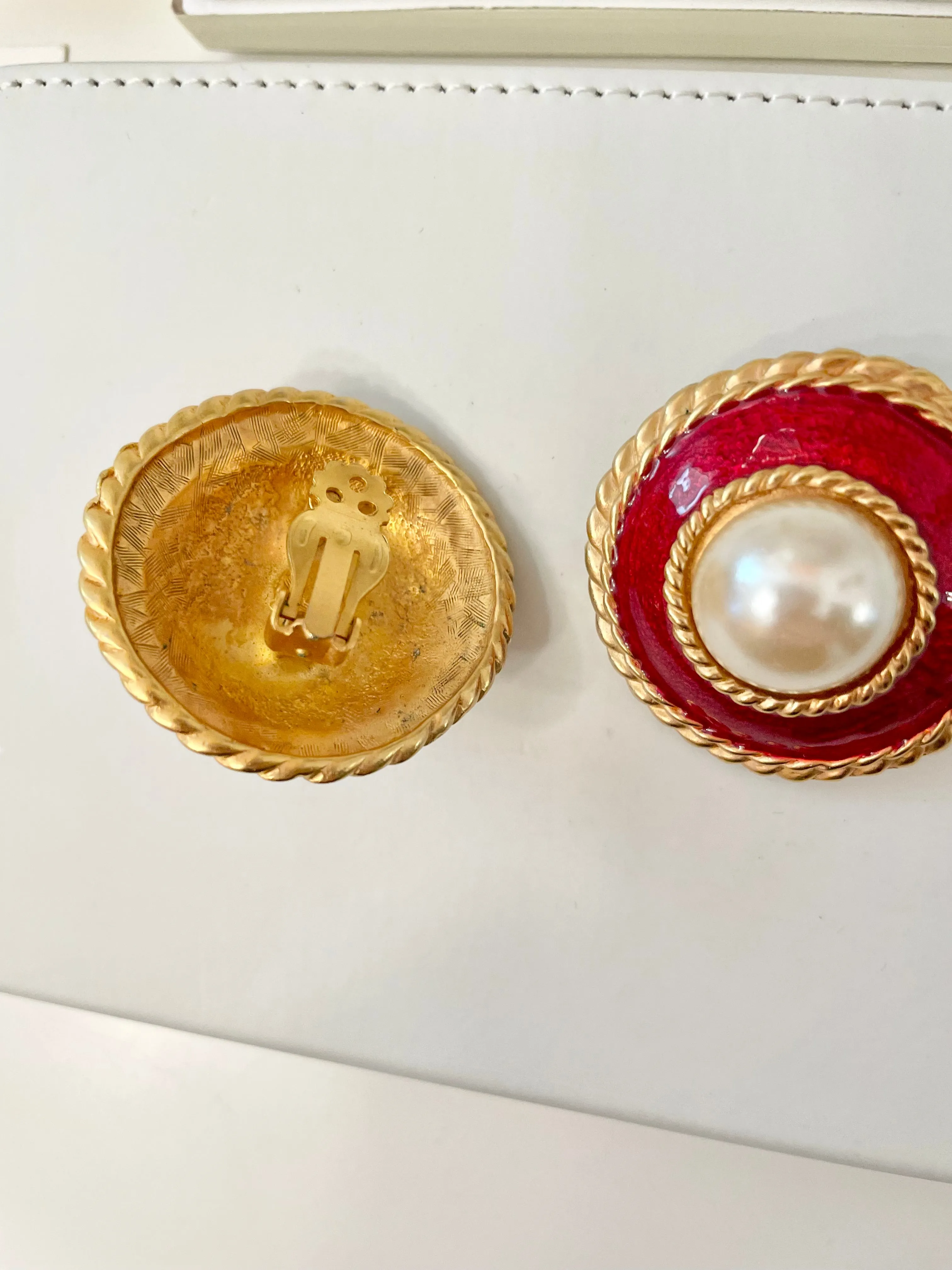 The Socialite.. and her love of large pearls! oh my..
