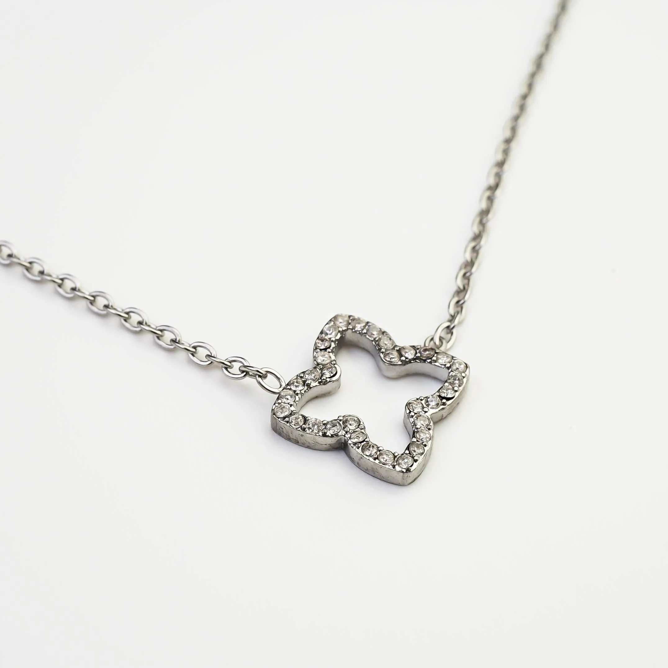 VIVRE NECKLACE